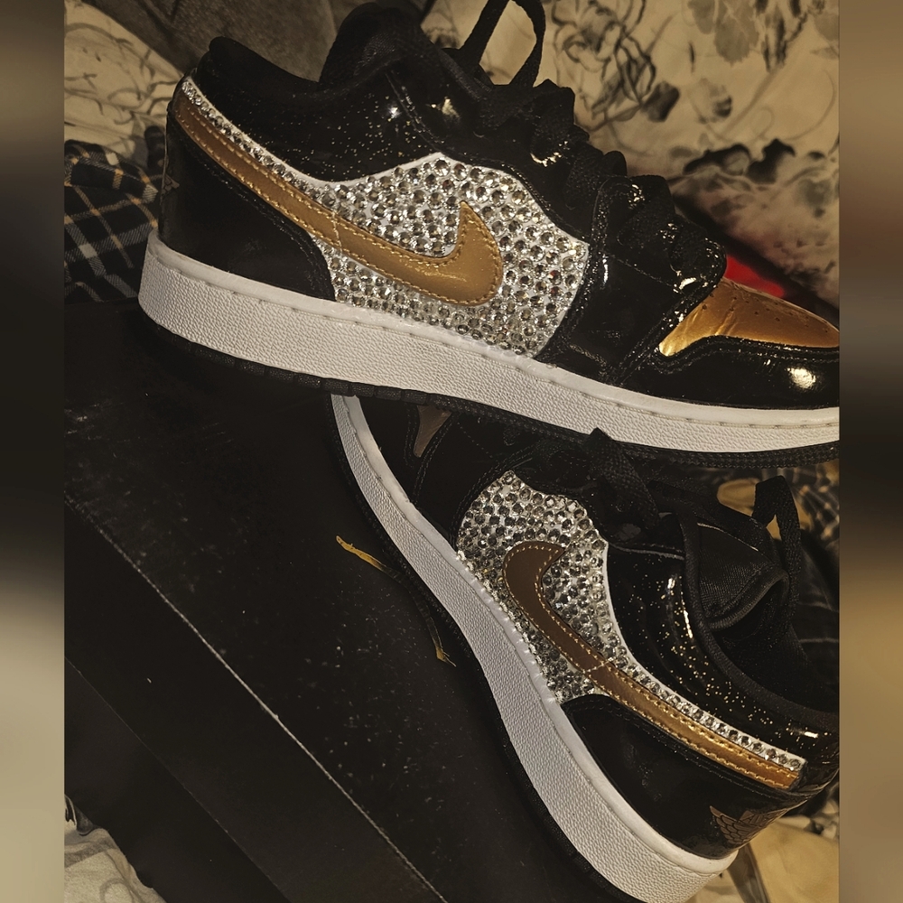 3.5Y BEDAZZLED NIKE GOLD TOE SE